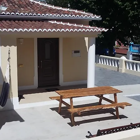 Isaias Πανσιόν Angra do Heroísmo